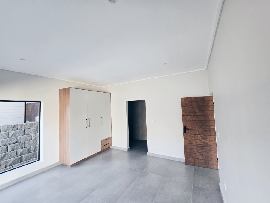 5 Bedroom Property for Sale in Outeniquasbosch Western Cape